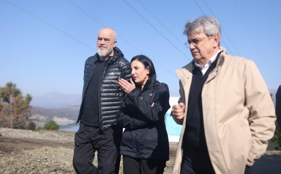 Nis rikonstruksioni i Rrugës së Komanit, Rama dhe Balluku inspektojnë punimet